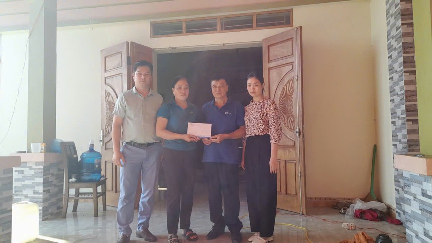 Bảo hiểm PTI tạm ứng bồi thường người trên xe trong vụ sập cầu Phong Châu- Ảnh 1. Bảo hiểm PTI tạm ứng bồi thường người trên xe trong vụ sập cầu Phong Châu- Ảnh 1.