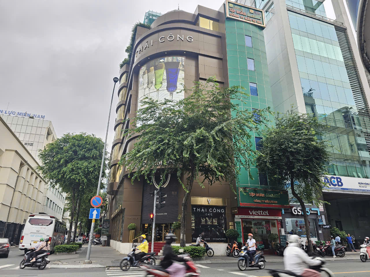 Mặt bằng McDonald’s sắp trả tại quận 1 đắt cỡ nào?- Ảnh 3. Mặt bằng McDonald’s sắp trả tại quận 1 đắt cỡ nào?- Ảnh 3.
