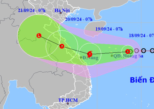 Áp thấp nhiệt đới sắp mạnh thành bão, sáng mai áp sát Quảng Trị - Đà Nẵng- Ảnh 1.