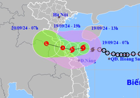 Bão số 4 mạnh thêm vào Quảng Bình đến Thừa Thiên-Huế, mưa rất to tới 500 mm- Ảnh 1.