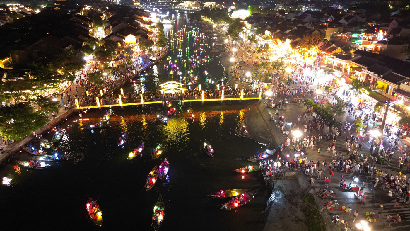 Những năm gần đây, Hội An trở thành điểm đến hấp dẫn đối với du khách (ảnh Trần Thường)