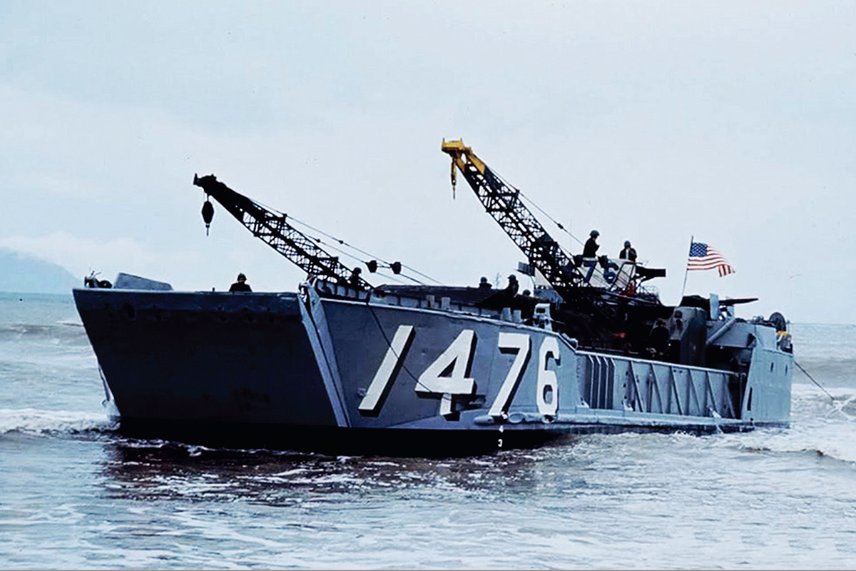 Tàu Hải quân Mỹ đổ bộ biển Đà Nẵng ngày 8-3-1965 (ảnh tư liệu)