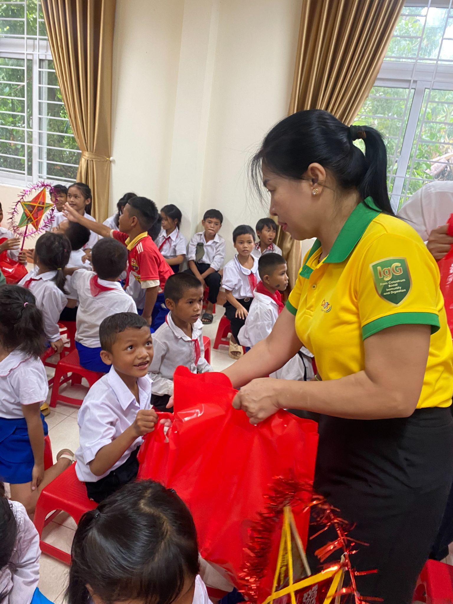 Care For Việt Nam lan tỏa yêu thương đến trẻ em và đồng bào gặp khó khăn- Ảnh 2.