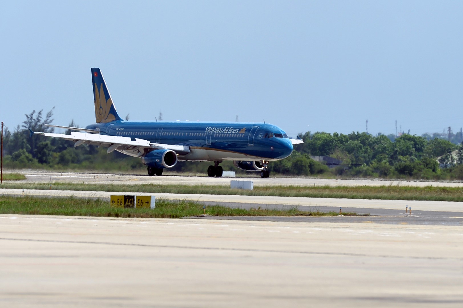 1-Ngày 27_05_2024 vừa qua, Vietnam Airlines vừa thực hiện thành công chuyến bay sử dụng nhiên liệu hàng không bền vững (Sustainable Aviation Fuel - SAF) 1-Ngày 27_05_2024 vừa qua, Vietnam Airlines vừa thực hiện thành công chuyến bay sử dụng nhiên liệu hàng không bền vững (Sustainable Aviation Fuel - SAF)