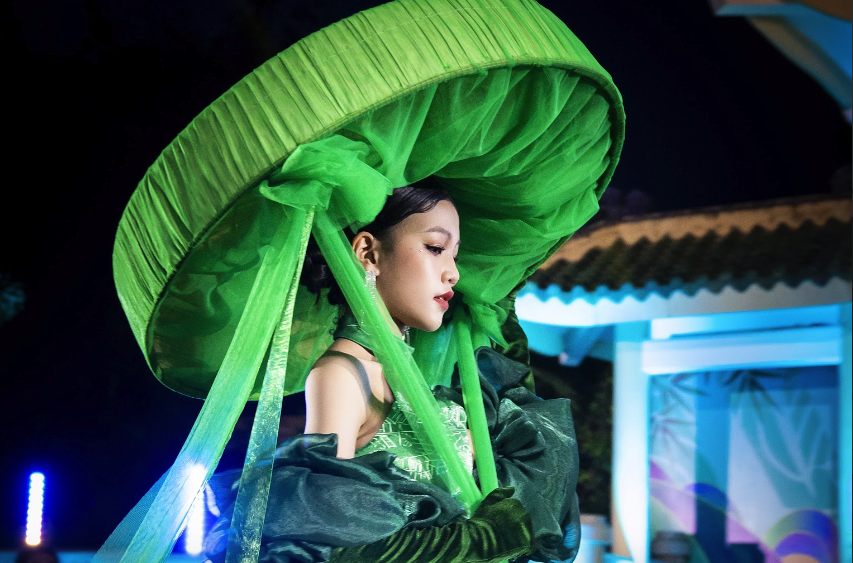 Mẫu nhí Hải Phòng làm vedette cùng siêu mẫu Vũ Thu Phương- Ảnh 4. Mẫu nhí Hải Phòng làm vedette cùng siêu mẫu Vũ Thu Phương- Ảnh 4.