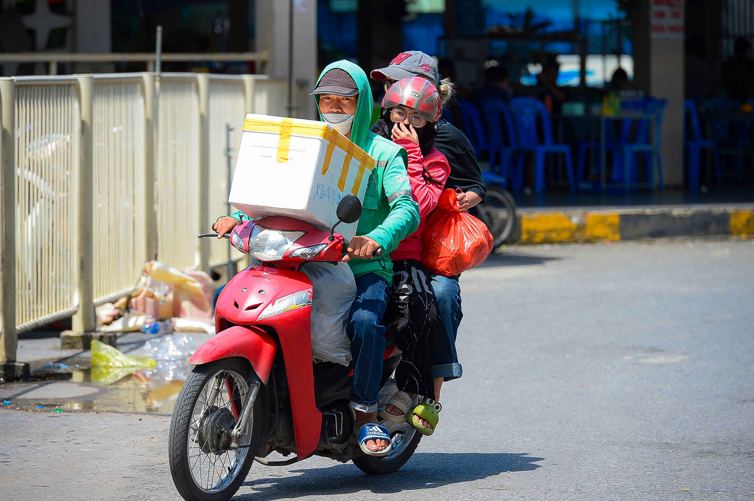 Người dân lỉnh kỉnh trở lại Hà Nội sau kỳ nghỉ lễ 2-9- Ảnh 13.