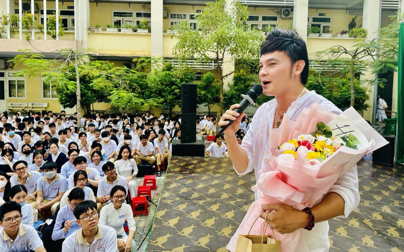Giảng dạy, giao lưu văn hóa: Không thể hời hợt - Ảnh 2.