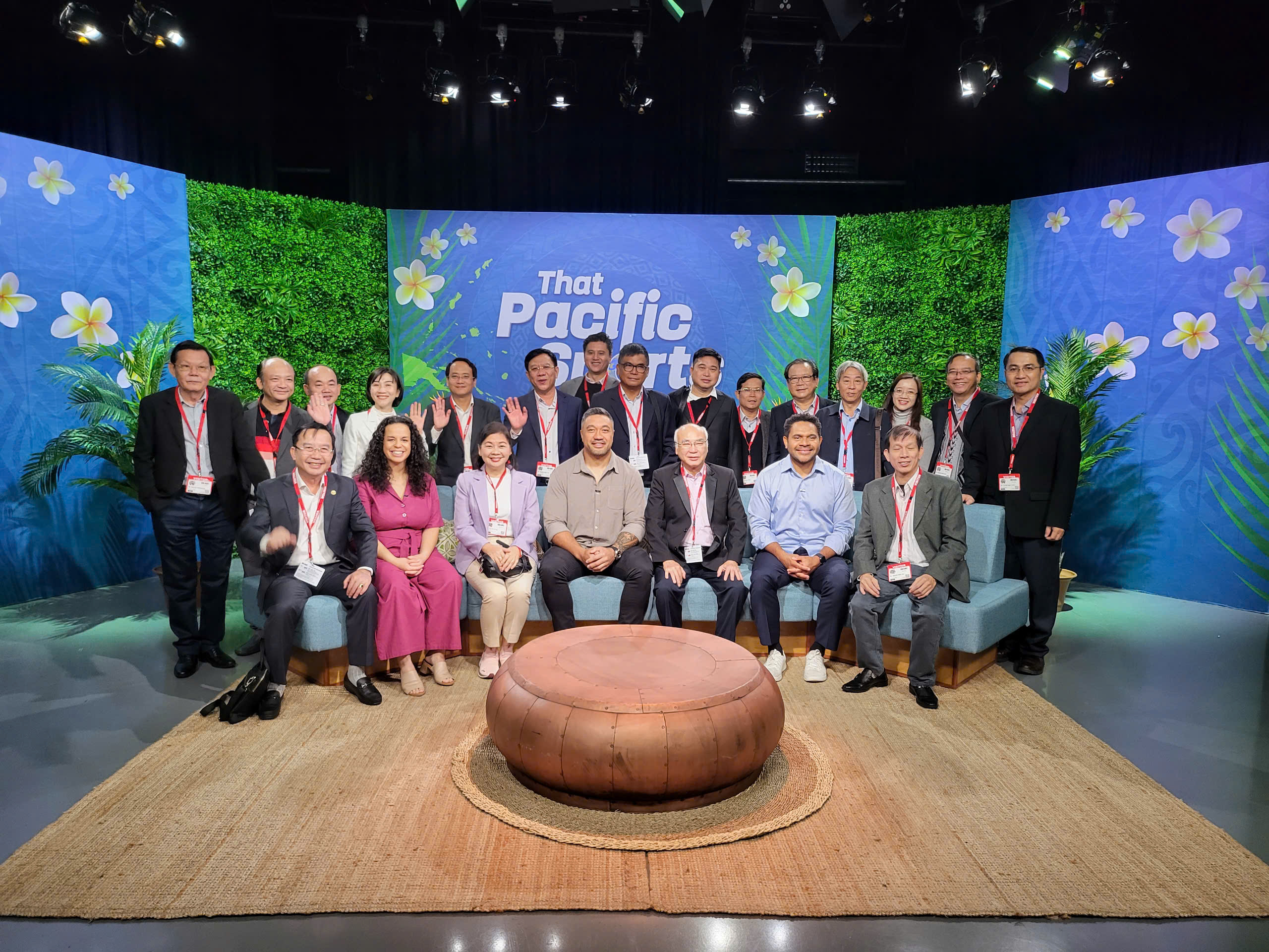 Agențiile de presă din orașul Ho Și Min fac schimb de experiență cu ABC Group privind transformarea digitală a jurnalismului - Foto 5. Các cơ quan báo chí TP HCM trao đổi kinh nghiệm với Tập đoàn ABC về chuyển đổi số báo chí- Ảnh 5.