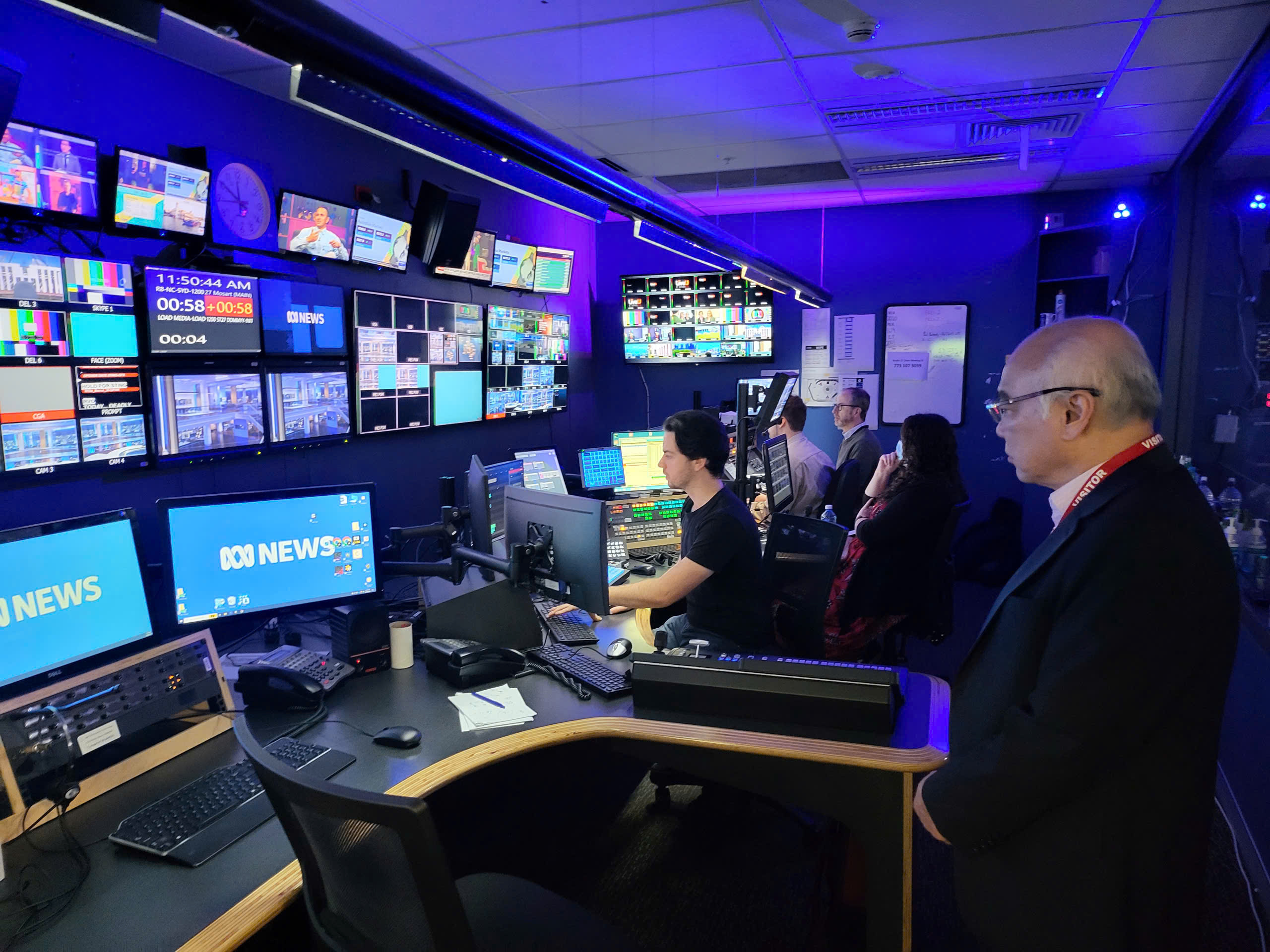 Agențiile de presă din orașul Ho Și Min fac schimb de experiență cu ABC Group privind transformarea digitală a jurnalismului - Foto 2. Các cơ quan báo chí TP HCM trao đổi kinh nghiệm với Tập đoàn ABC về chuyển đổi số báo chí- Ảnh 2.