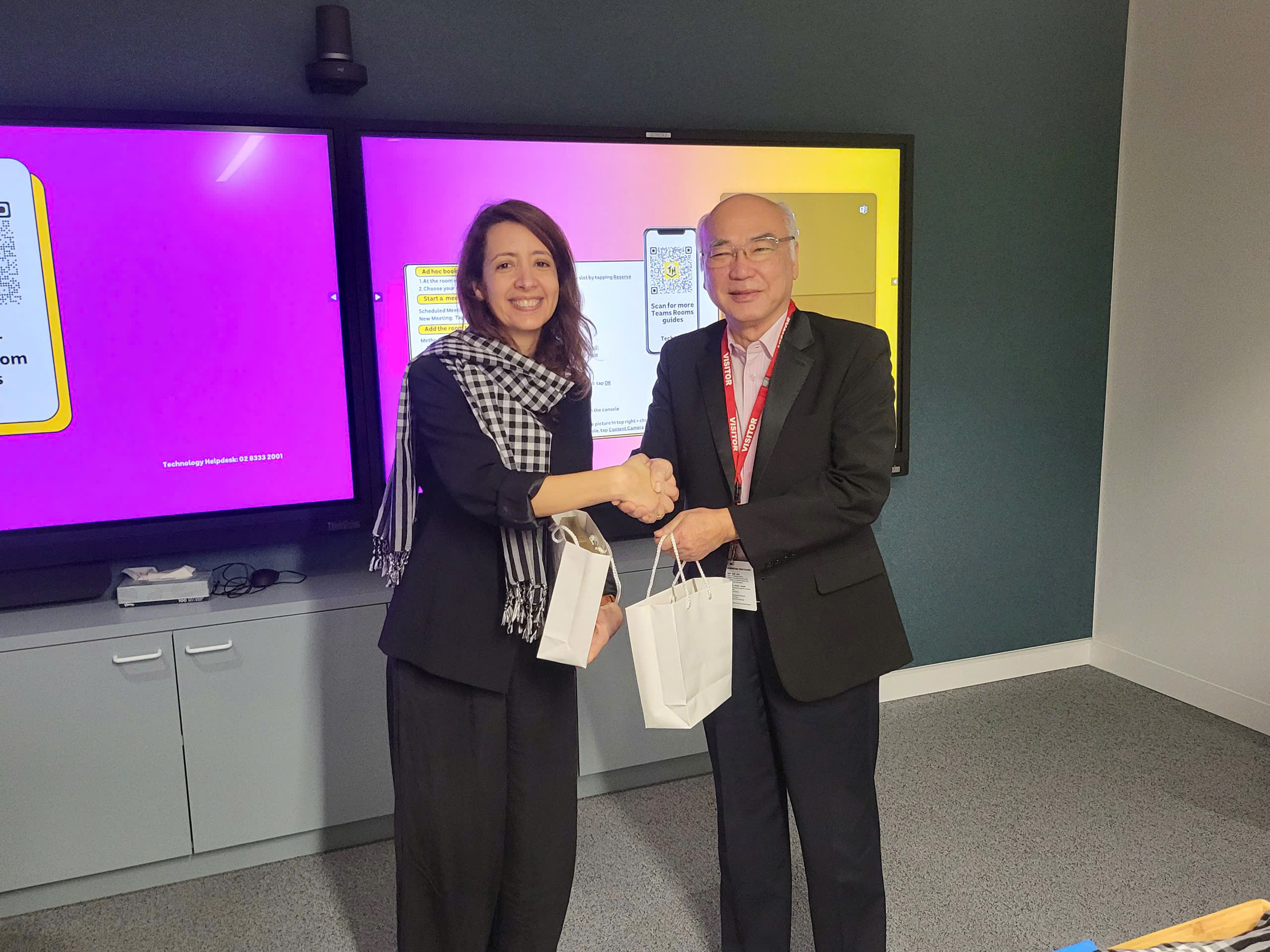 Agențiile de presă din orașul Ho Și Min fac schimb de experiență cu ABC Group privind transformarea digitală a jurnalismului - Foto 3. Các cơ quan báo chí TP HCM trao đổi kinh nghiệm với Tập đoàn ABC về chuyển đổi số báo chí- Ảnh 3.