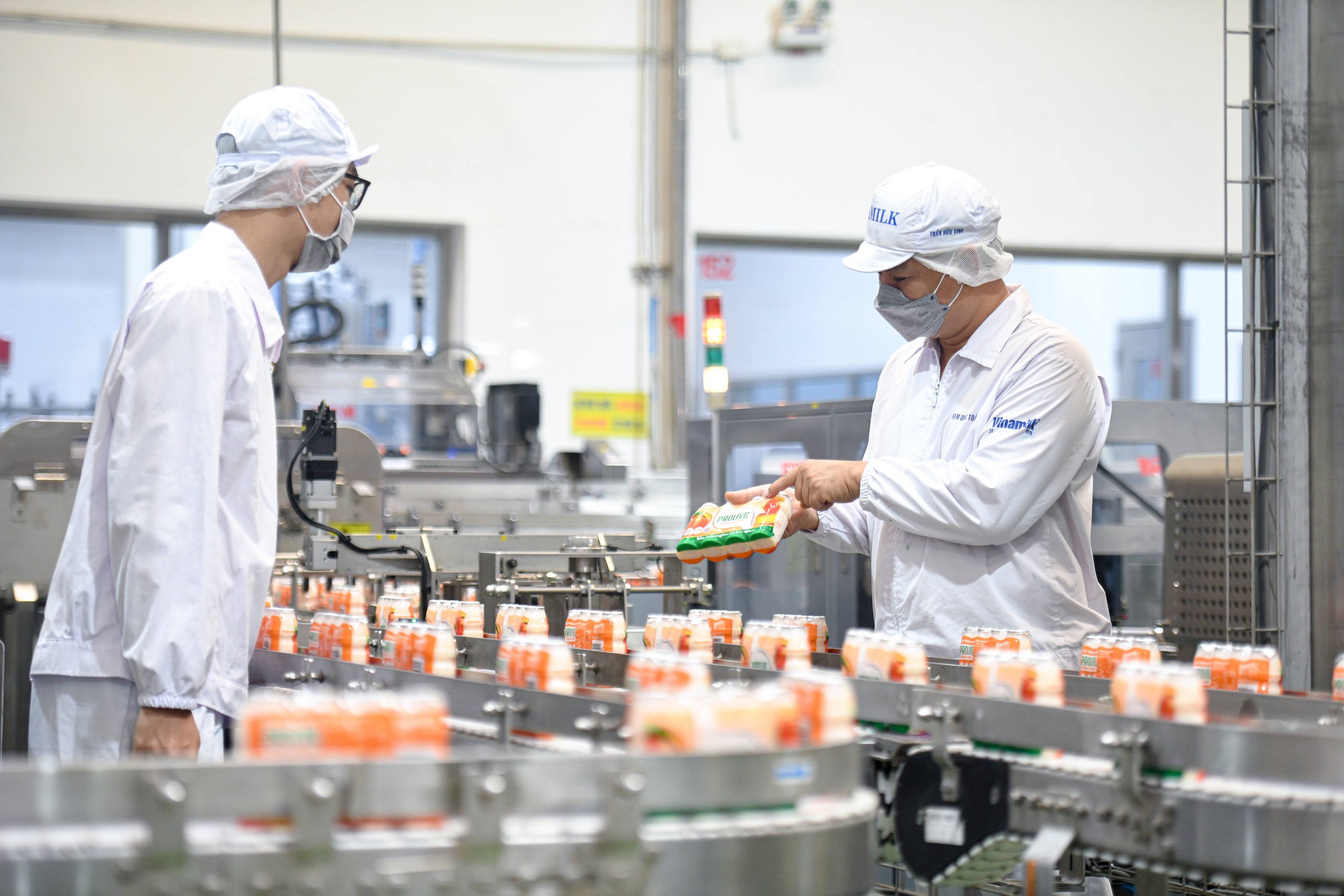 Vinamilk: Sữa “made in Vietnam” sẵn sàng cạnh tranh về chất lượng với quốc tế- Ảnh 4. Vinamilk: Sữa “made in Vietnam” sẵn sàng cạnh tranh về chất lượng với quốc tế- Ảnh 4.