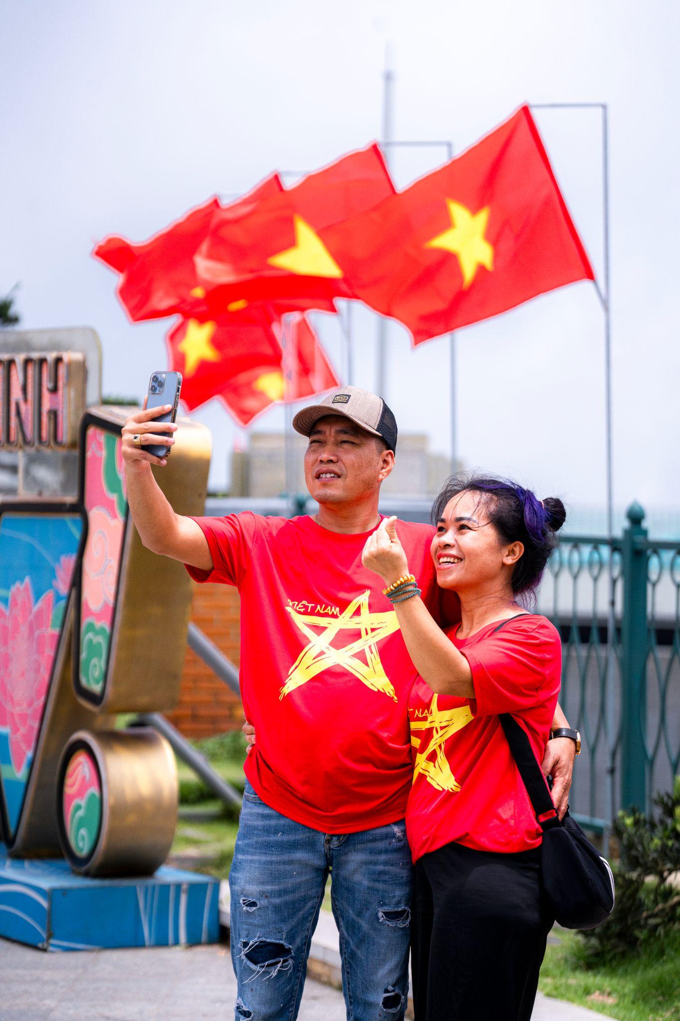 Núi Bà Đen "hút" hàng vạn du khách đến vui chơi và tham dự dâng đăng mừng Quốc khánh- Ảnh 3.