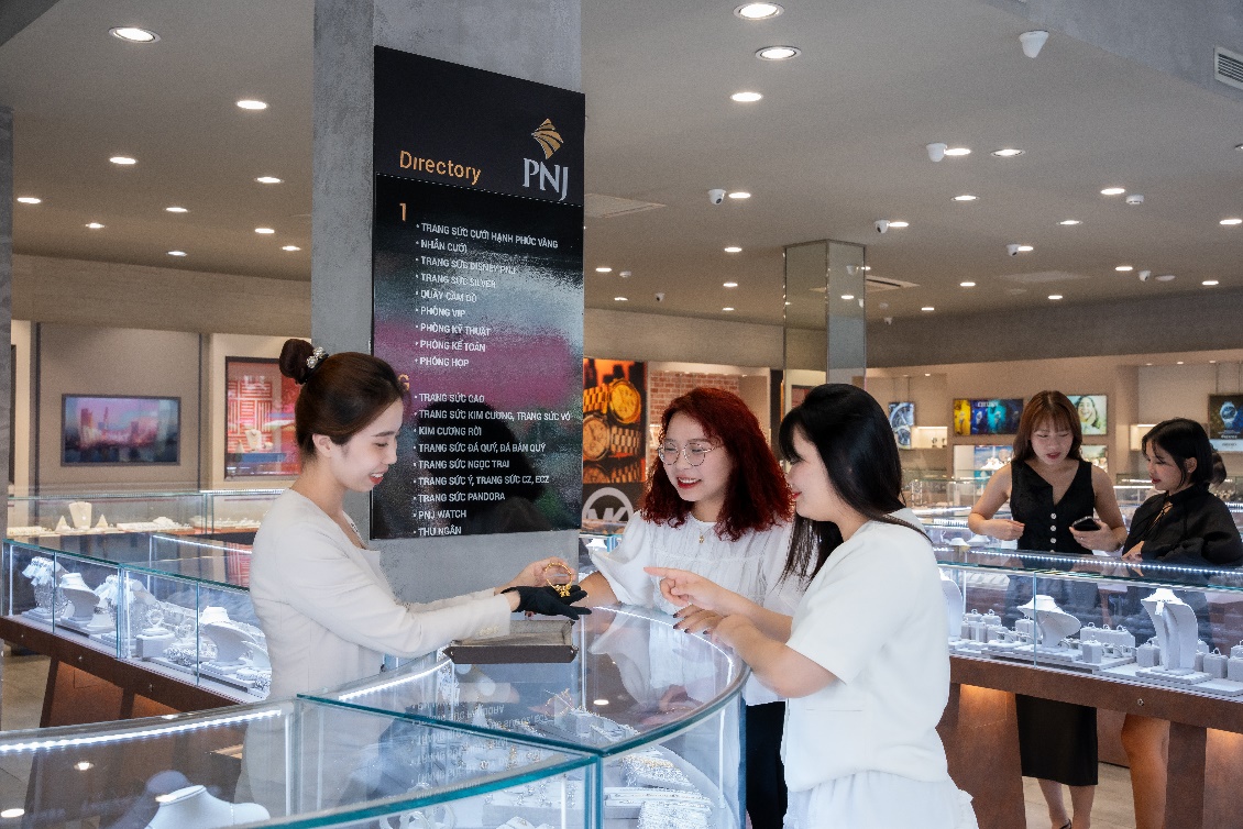PNJ khẳng định vị thế “đầu tàu” ngành bán lẻ về đóng góp ngân sách- Ảnh 1. PNJ khẳng định vị thế “đầu tàu” ngành bán lẻ về đóng góp ngân sách- Ảnh 1.