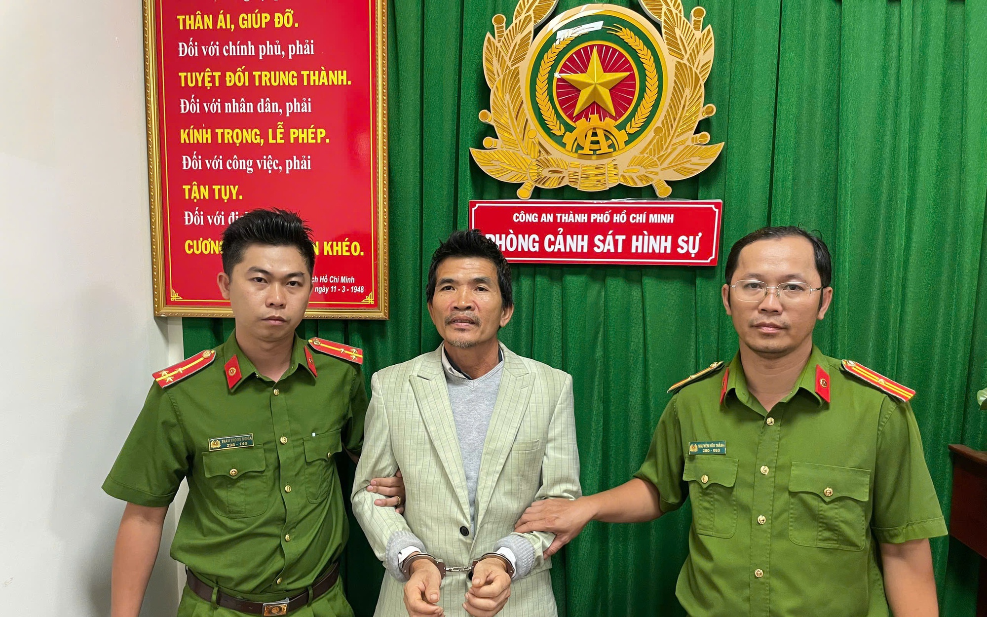 Công tỷ lệ bóng đá kèo nhà cái bắt kẻ lừa 2 người đàn ông ở Hà Nội