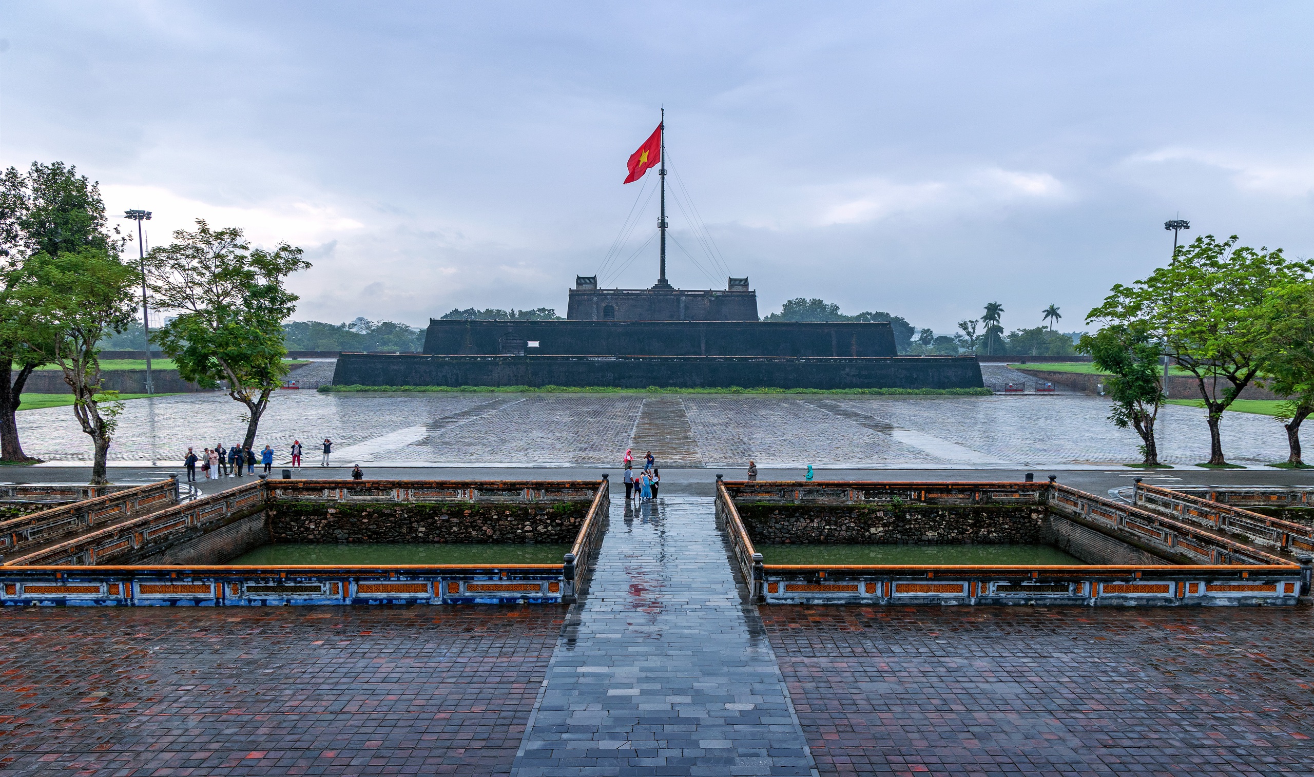 Mưa trên kinh thành Huế. Ảnh: TRẦN QUANG THẮNG