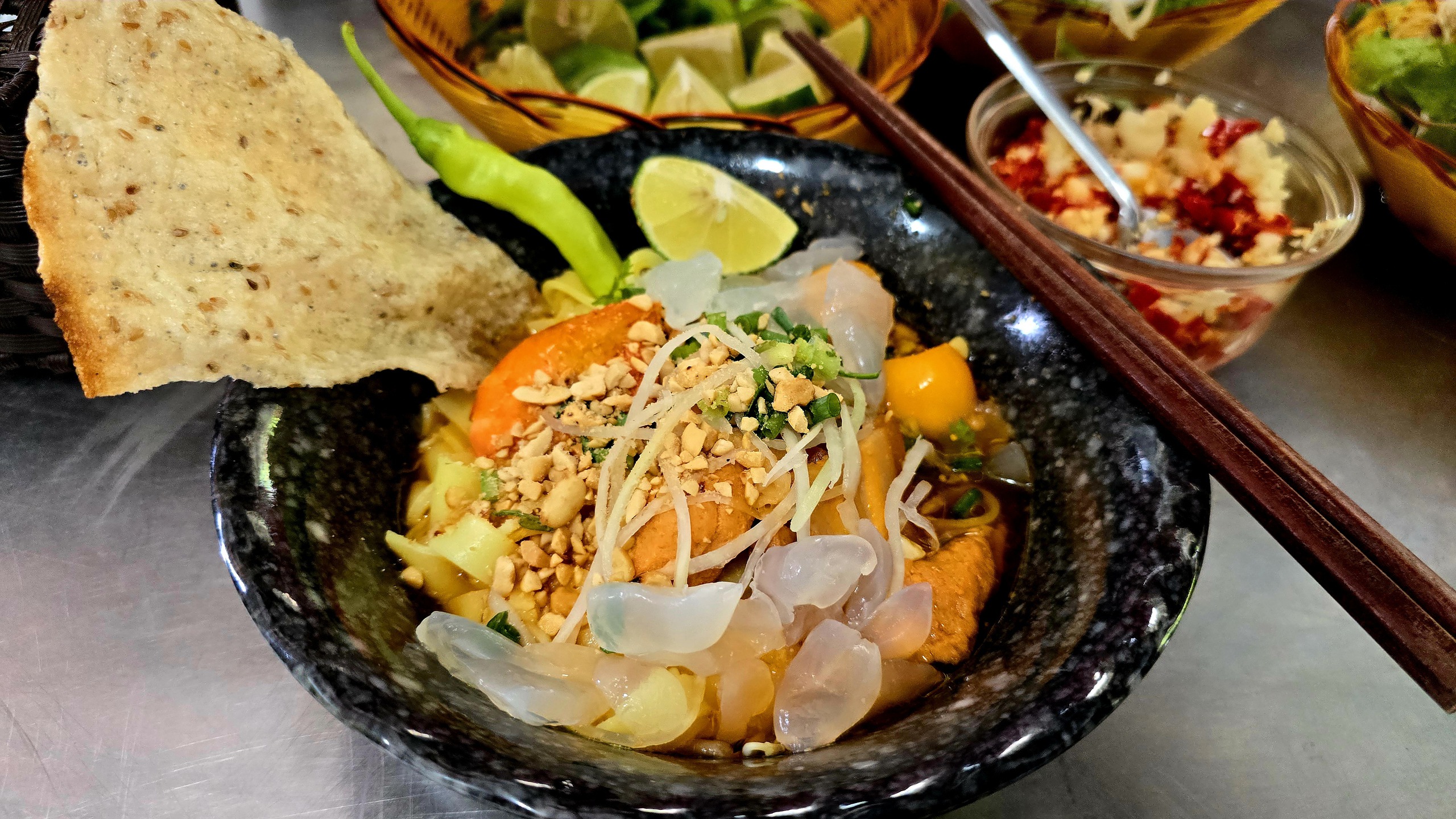 دليل ميشلان: نودلز كوانغ طبق لا بد من تجربته، ودا نانغ وجهة لا بد من زيارتها - الصورة 1. Michelin Guide: Mì Quảng là món ngon phải thử, Đà Nẵng là nơi phải đến- Ảnh 1.