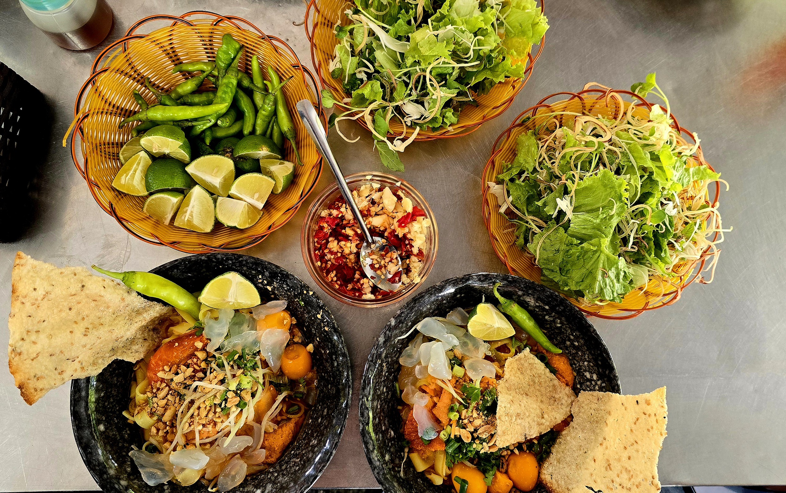 دليل ميشلان: نودلز كوانغ طبق لا بد من تجربته، ودا نانغ وجهة لا بد من زيارتها - الصورة 2. Michelin Guide: Mì Quảng là món ngon phải thử, Đà Nẵng là nơi phải đến- Ảnh 2.