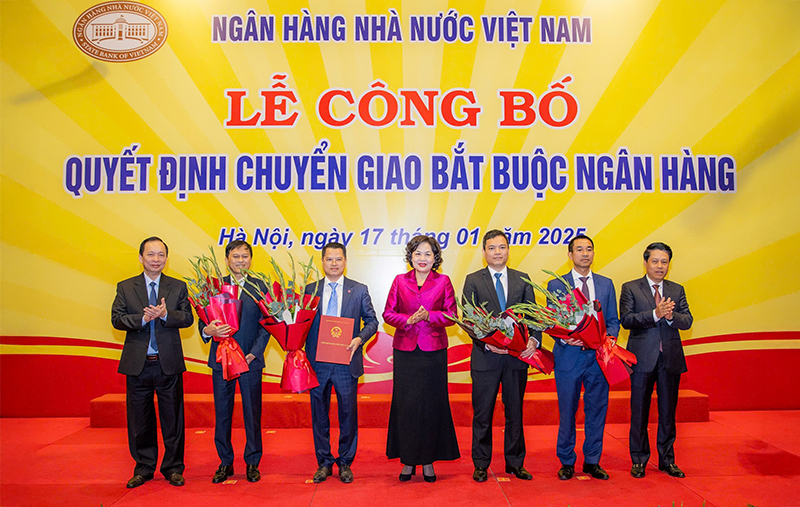 Chuyển giao bắt buộc 2 ngân hàng GPBank và DongA Bank- Ảnh 1. Chuyển giao bắt buộc 2 ngân hàng GPBank và DongA Bank- Ảnh 1.