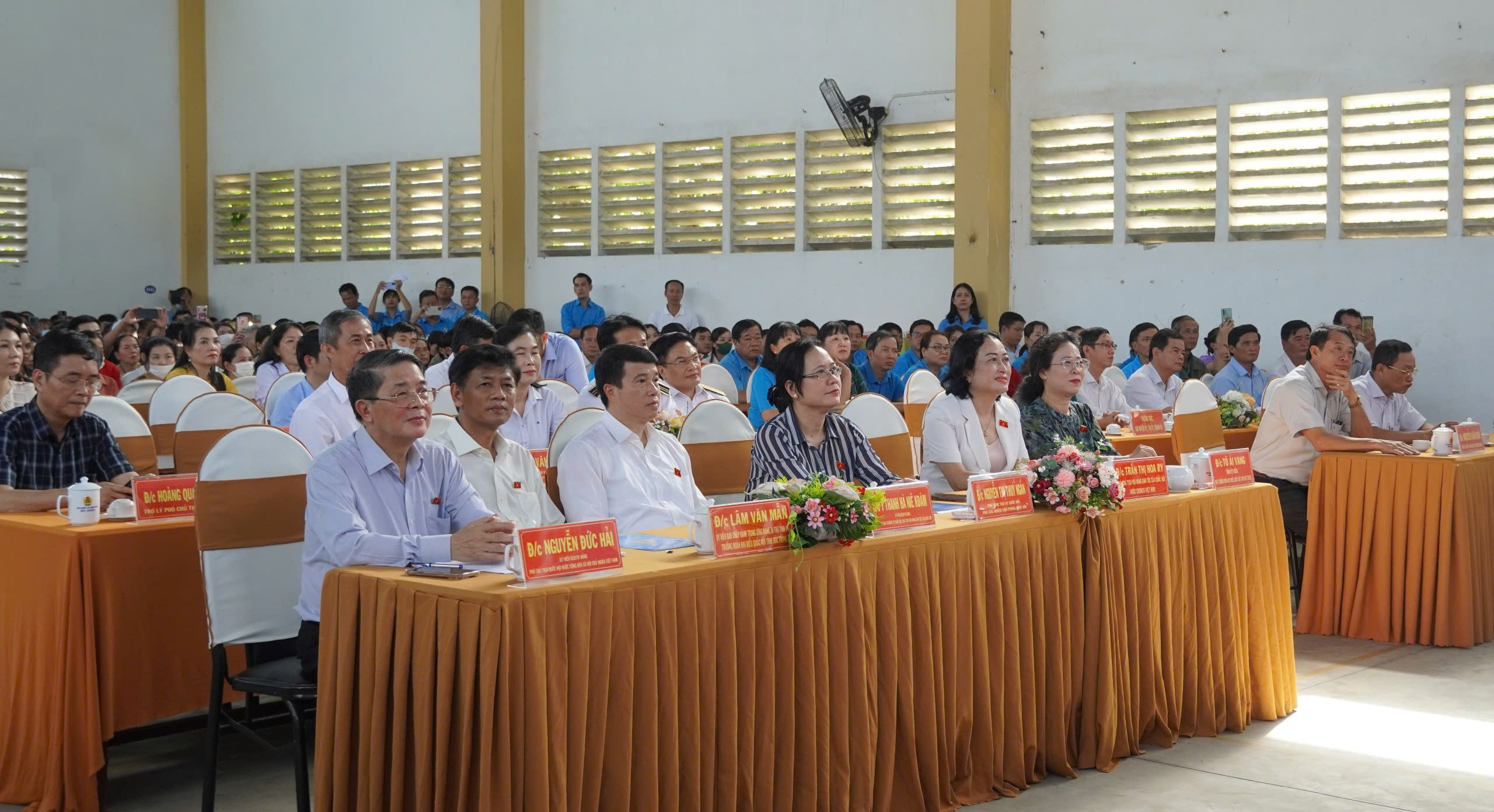 Hàng ngàn suất quà Tết tặng người dân và công nhân - lao động ở Cà Mau, Sóc Trăng- Ảnh 5.