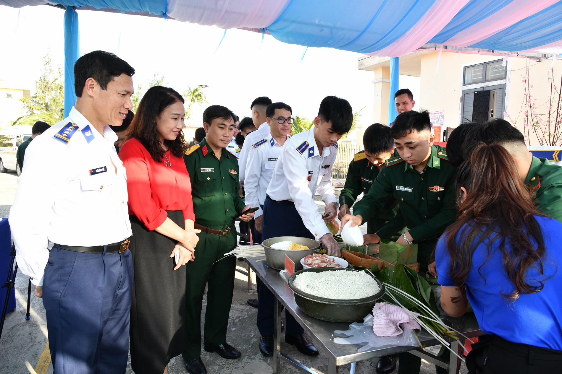 “Tết Hải đảo – Xuân ấm áp, thắm tình quân dân” đến với người dân tiền tiêu Lý Sơn- Ảnh 2.