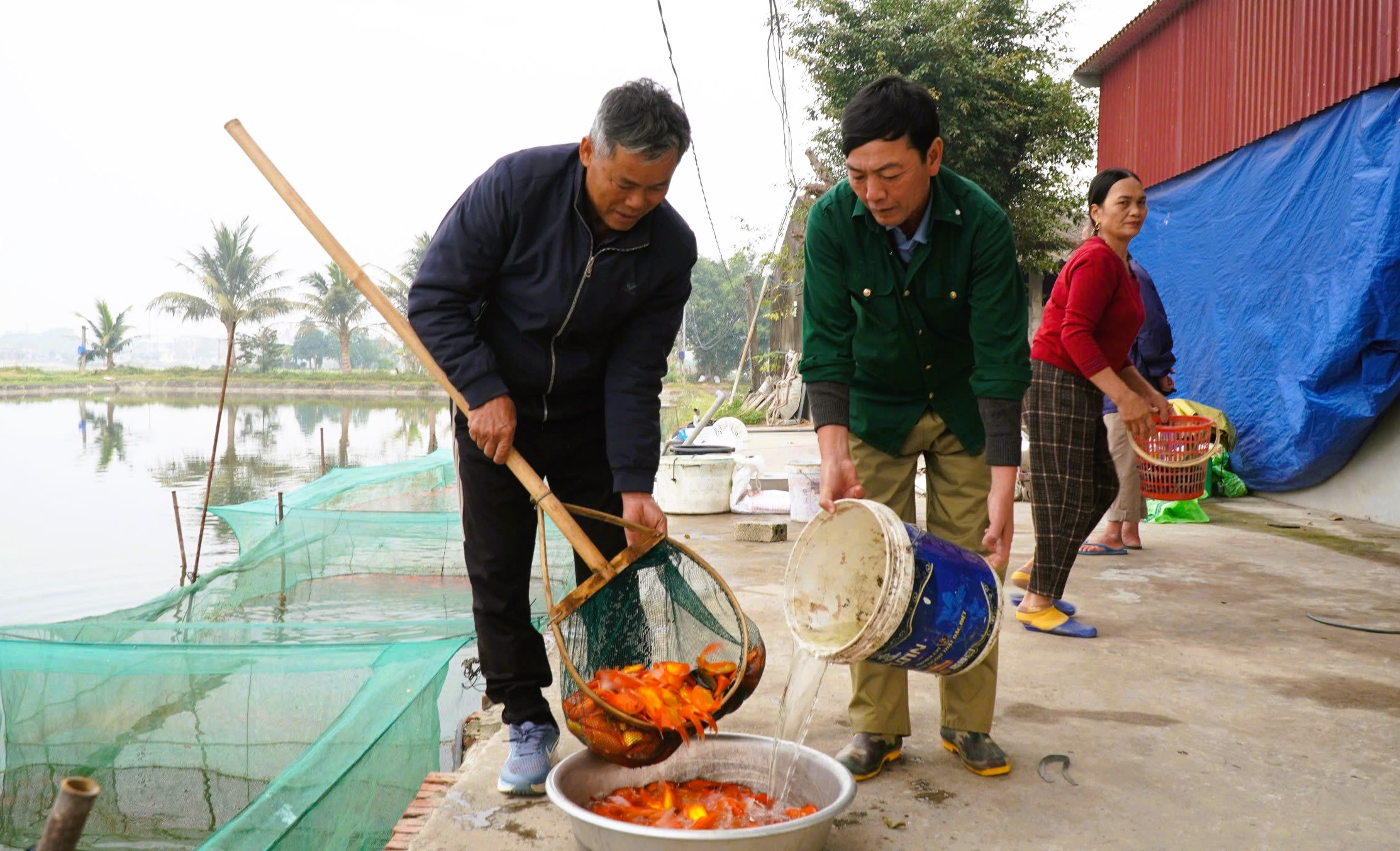 Thu cả trăm triệu từ nghề bán phương tiện “ông Công, ông Táo” về trời- Ảnh 13.