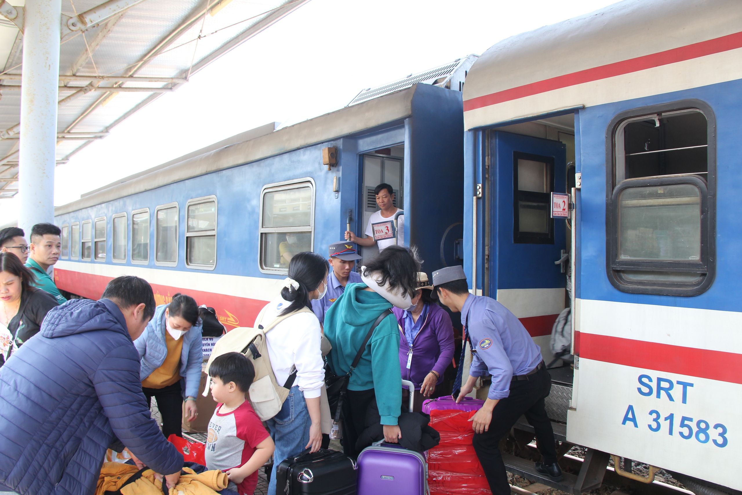 Chuyến tàu Công đoàn đầu tiên đưa lao động Đà Nẵng về quê đón Tết- Ảnh 3.