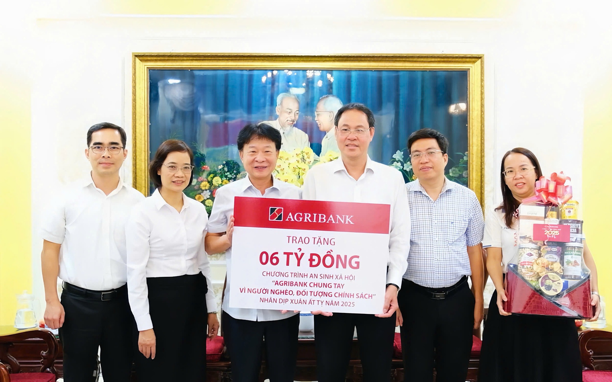 Agribank cùng đoàn công tác ngành ngân hàng thăm Trường Sa và nhà giàn DKI- Ảnh 1.