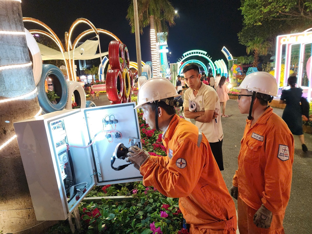 A group of men wearing white helmets and orange jumpsuits  Description automatically generated