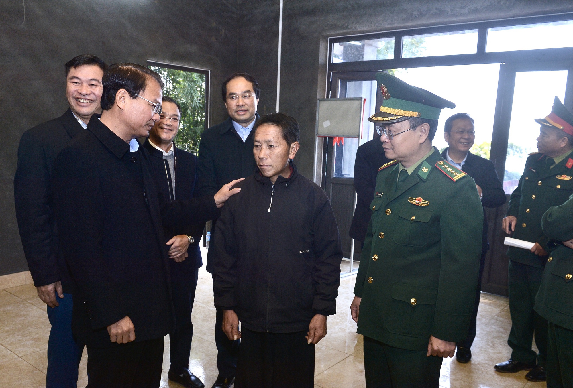 Bàn giao căn nhà đầu tiên cho người dân xã A Lù do Hòa Phát tài trợ- Ảnh 3.