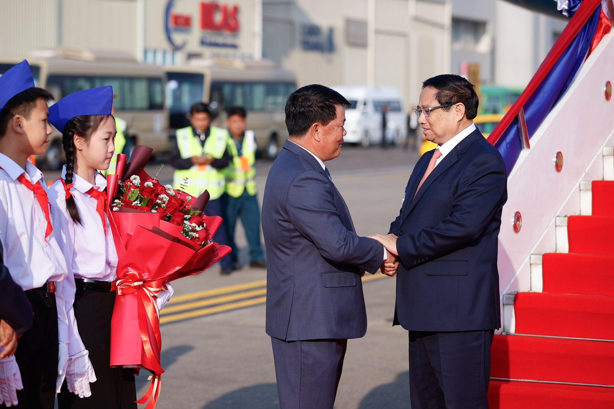 Thủ tướng Phạm Minh Chính tới Vientiane, bắt đầu thăm Lào- Ảnh 3.