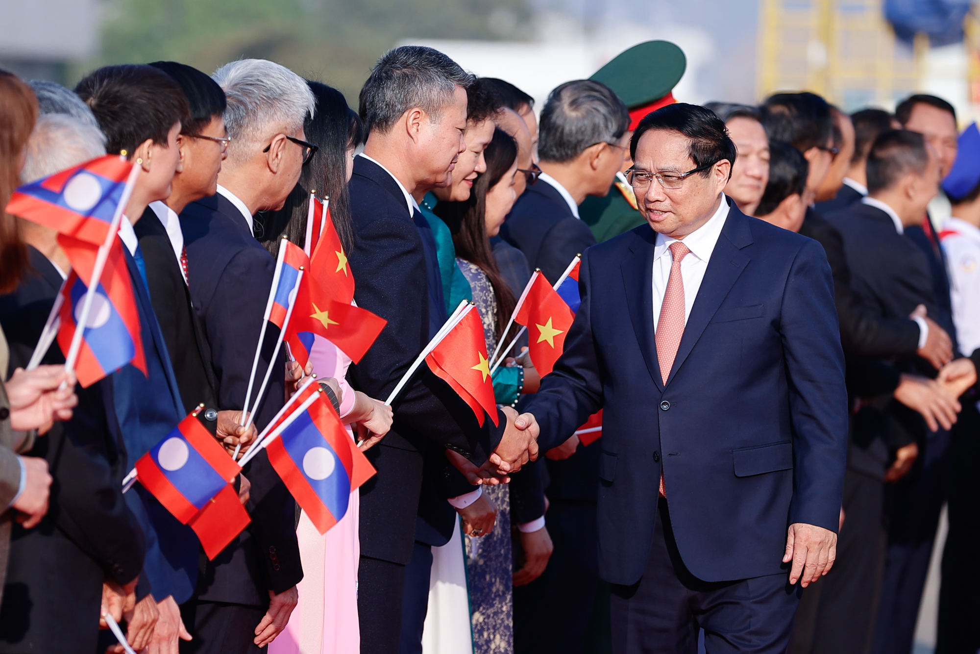 Thủ tướng Phạm Minh Chính tới Vientiane, bắt đầu thăm Lào- Ảnh 6.