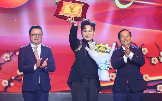 Kỷ niệm 50 năm thành lập Báo Người Lao Động: Cuộc hội ngộ đầy cảm xúc - Ảnh 3.