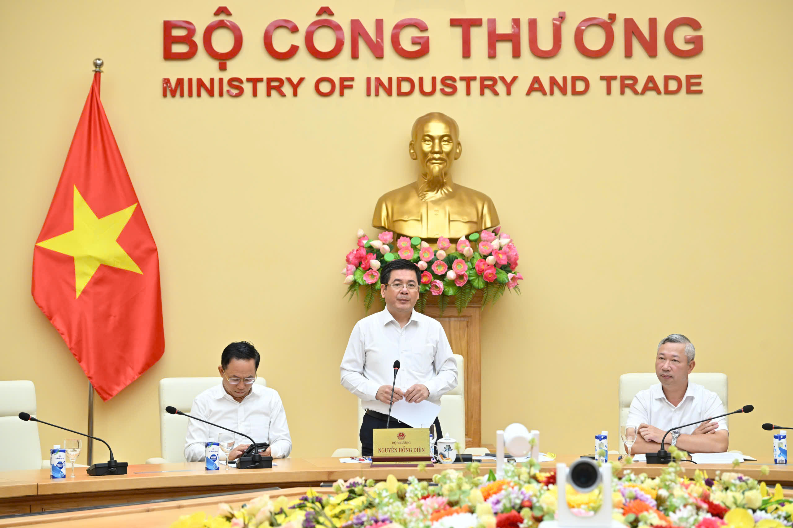 Người tiêu dùng chưa có quyền lựa chọn đơn vị bán điện- Ảnh 1.