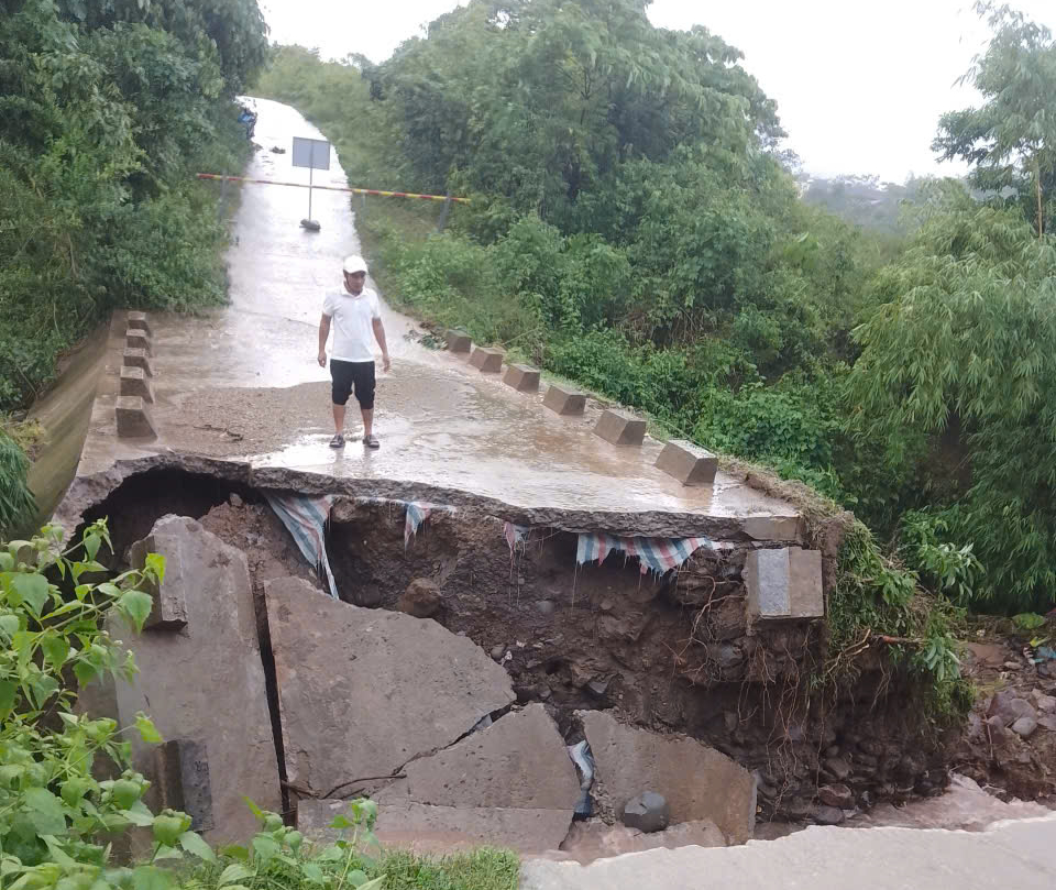 Sập cống liên hợp tại La Lay: Hơn 1 . 800 Người dân bị chia cắt - Ảnh 1. Sập cống liên hợp tại La Lay: Hơn 1 . 800 Người dân bị chia cắt - Ảnh 1.