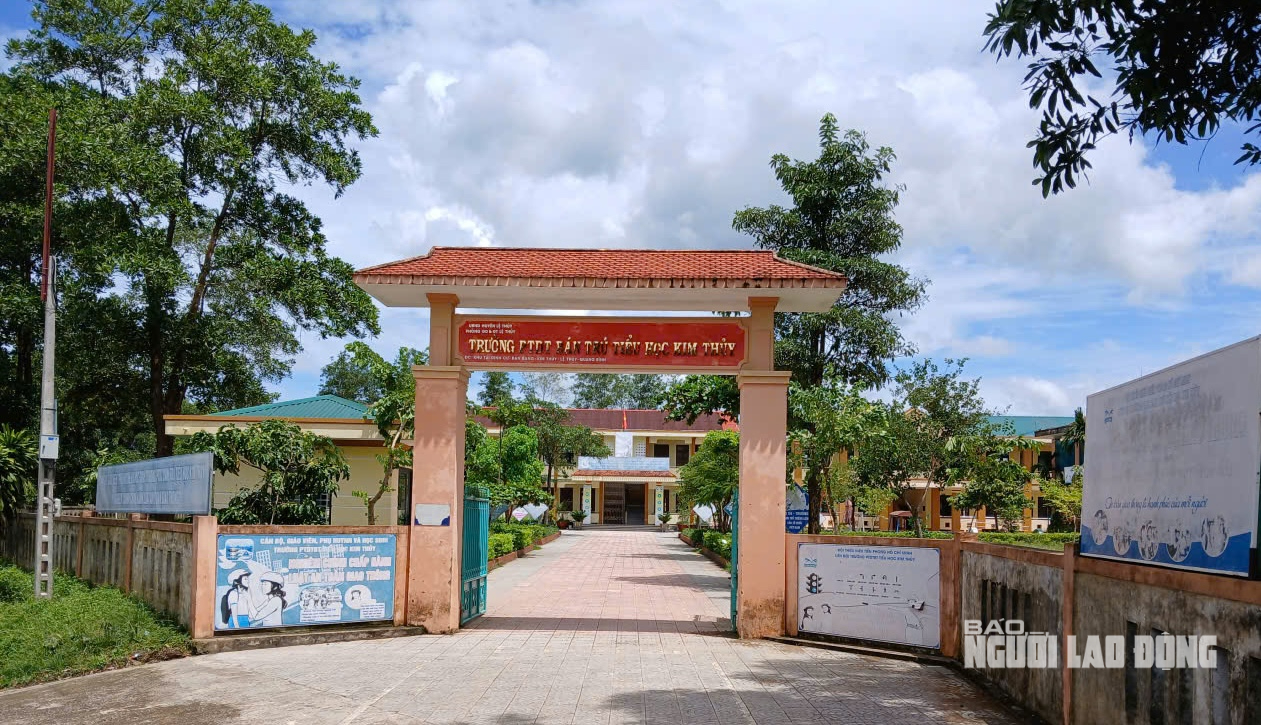 Vụ 40 học sinh nhập viện: Nữ phó hiệu trưởng từng bị kỷ luật vì “cầm nhầm” điện thoại