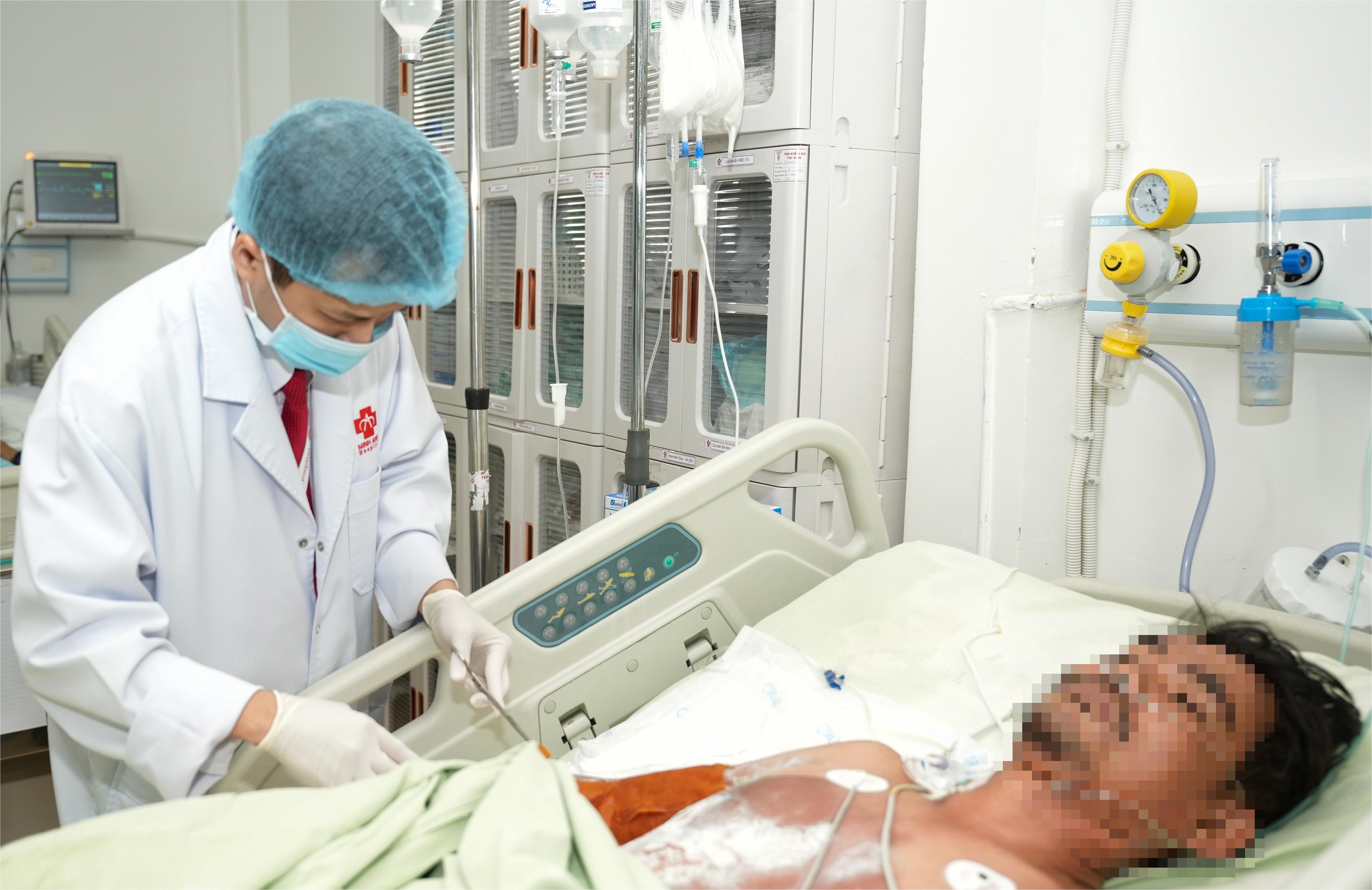 Cứu sống người đàn ông Campuchia bỏng điện cao thế thương tâm - Ảnh 2.