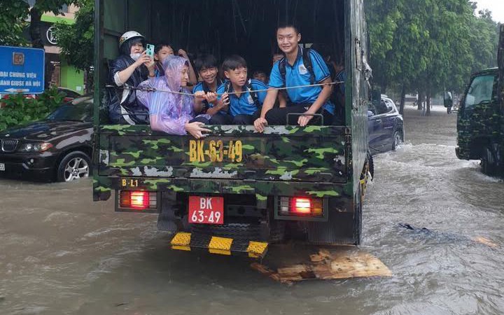 Mưa to Hà Nội ảnh hưởng đến học sinh , ngành khí tượng nói gì về tình hình hiện tại - Ảnh 2.