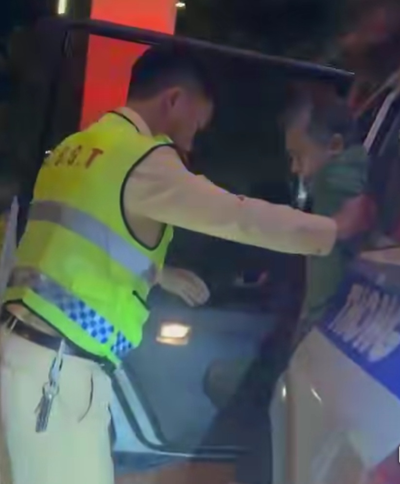 CSGT đưa người đàn ông bị rắn độc cắn vượt 30km đi cấp cứu- Ảnh 2.