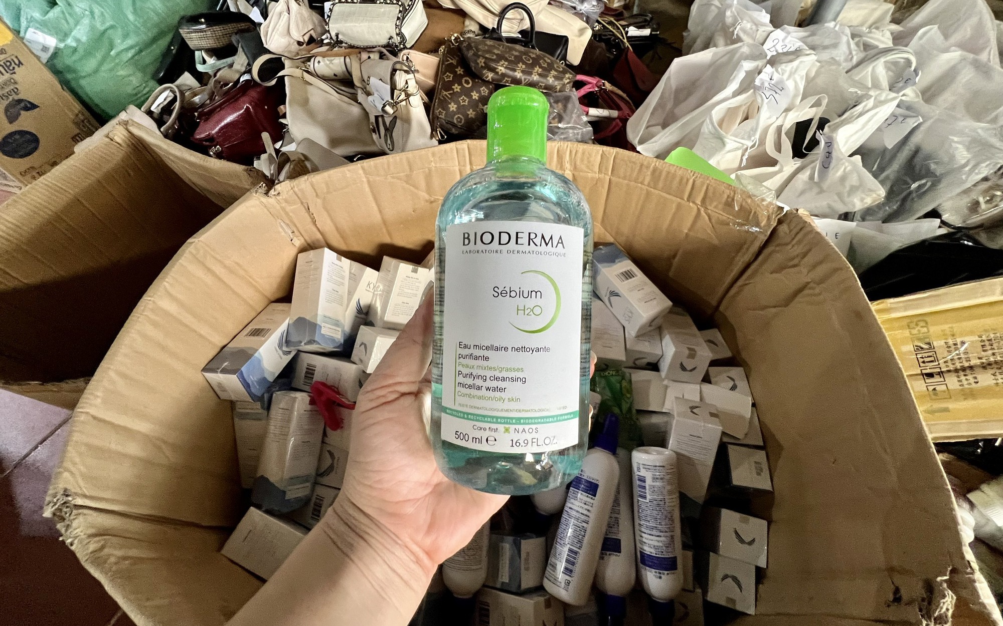 Đà Nẵng phạt 3 cơ sở vì đồ chơi trẻ em không rõ nguồn gốc - Ảnh 2.