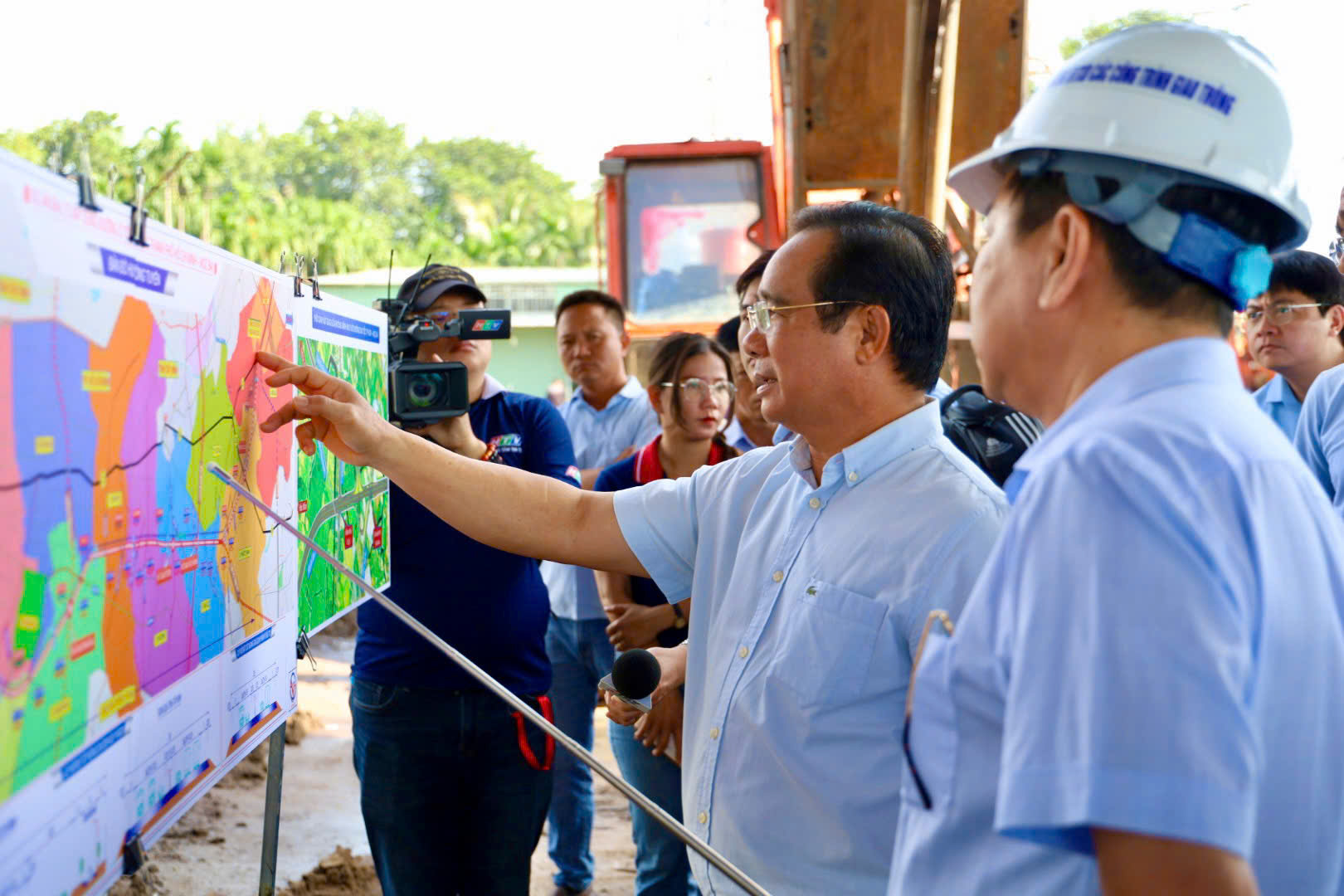 Cao tốc TP HCM - Mộc Bài: Chủ tịch UBND TP HCM yêu cầu chống “cò đền bù” - Ảnh 2.