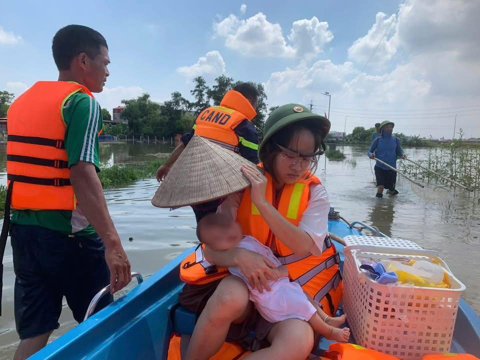 Hà Nội lên phương án sơ tán hơn 38.000 người dân vùng bị lũ lụt đe dọa - Ảnh 1.
