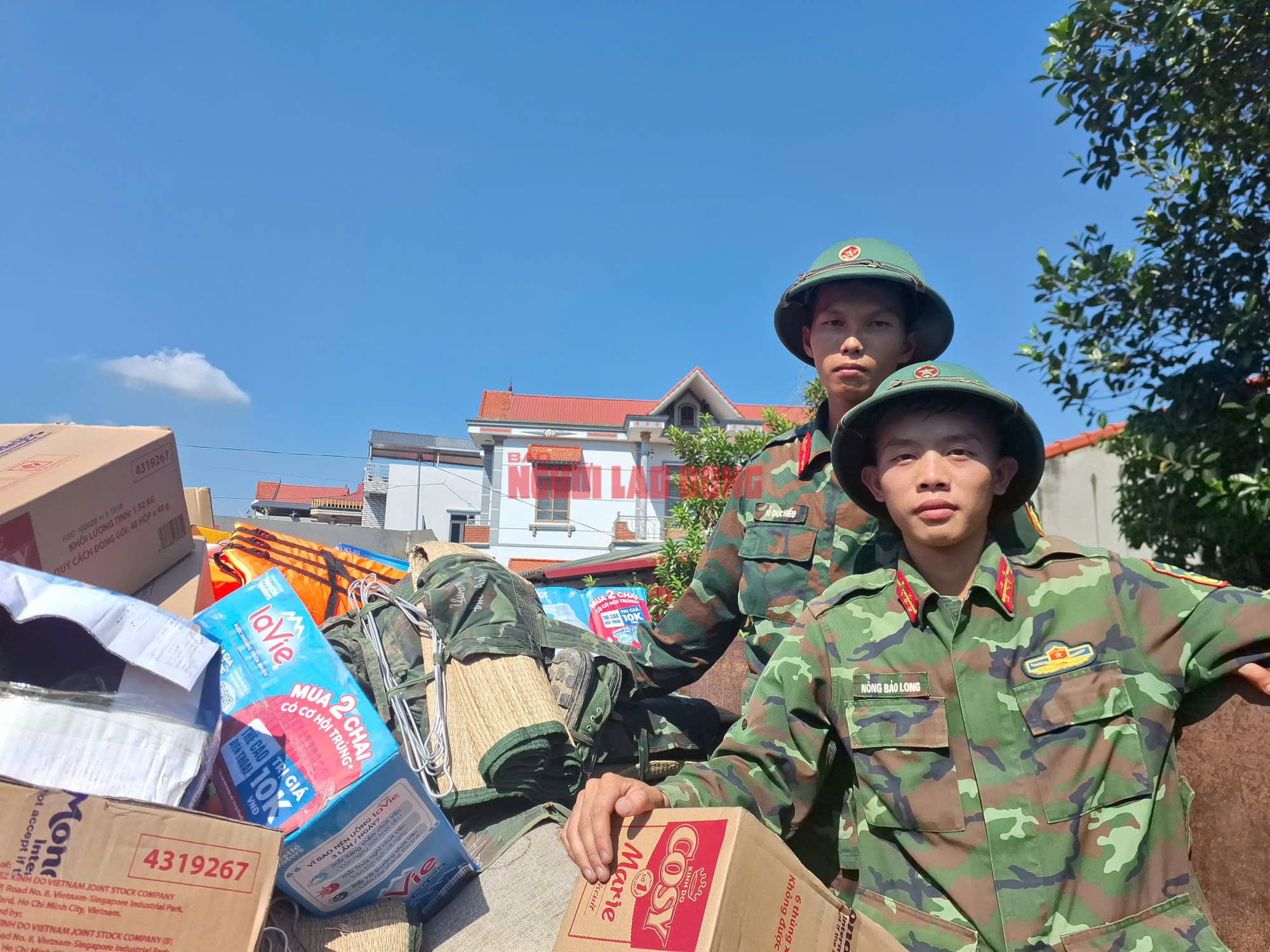 Vượt lũ dữ trên sông Thương, cứu trợ khẩn cấp bà con Bố Hạ Bắc Ninh - Ảnh 3. Vượt lũ dữ trên sông Thương, cứu trợ khẩn cấp bà con Bố Hạ Bắc Ninh - Ảnh 3.