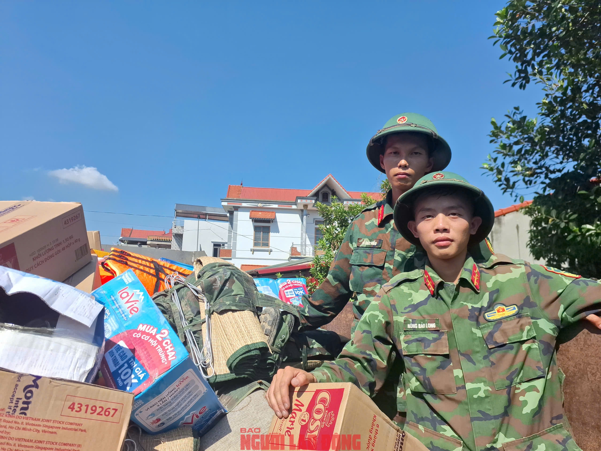 VIDEO: Vượt lũ dữ trên sông Thương, cứu trợ khẩn cấp bà con Bố Hạ (Bắc Ninh) - Ảnh 2.
