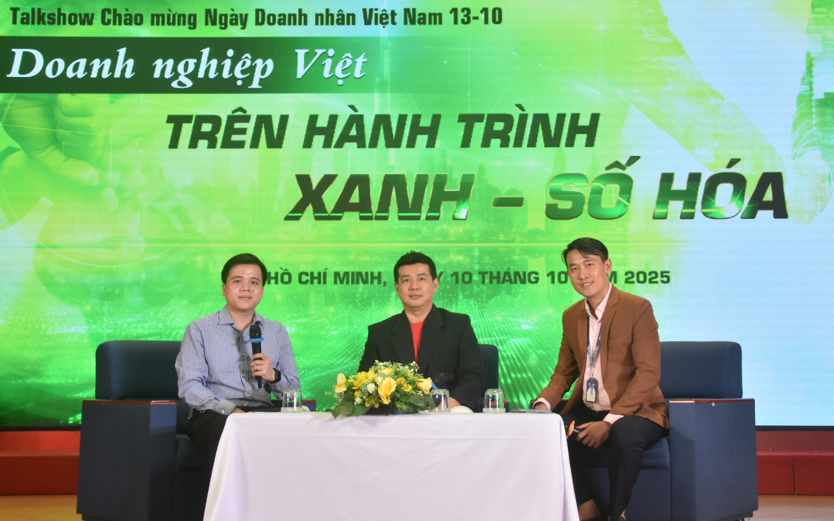 Thủ tướng nhắn nhủ doanh nghiệp tư nhân vươn xa ra biển lớn và bay cao trong vũ trụ - Ảnh 2.