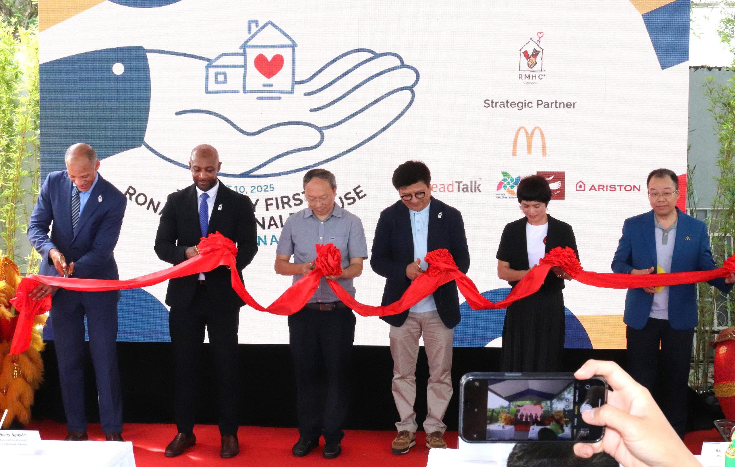 TP HCM: Bệnh nhi được bố trí ăn ở miễn phí ở một biệt thự - Ảnh 2.