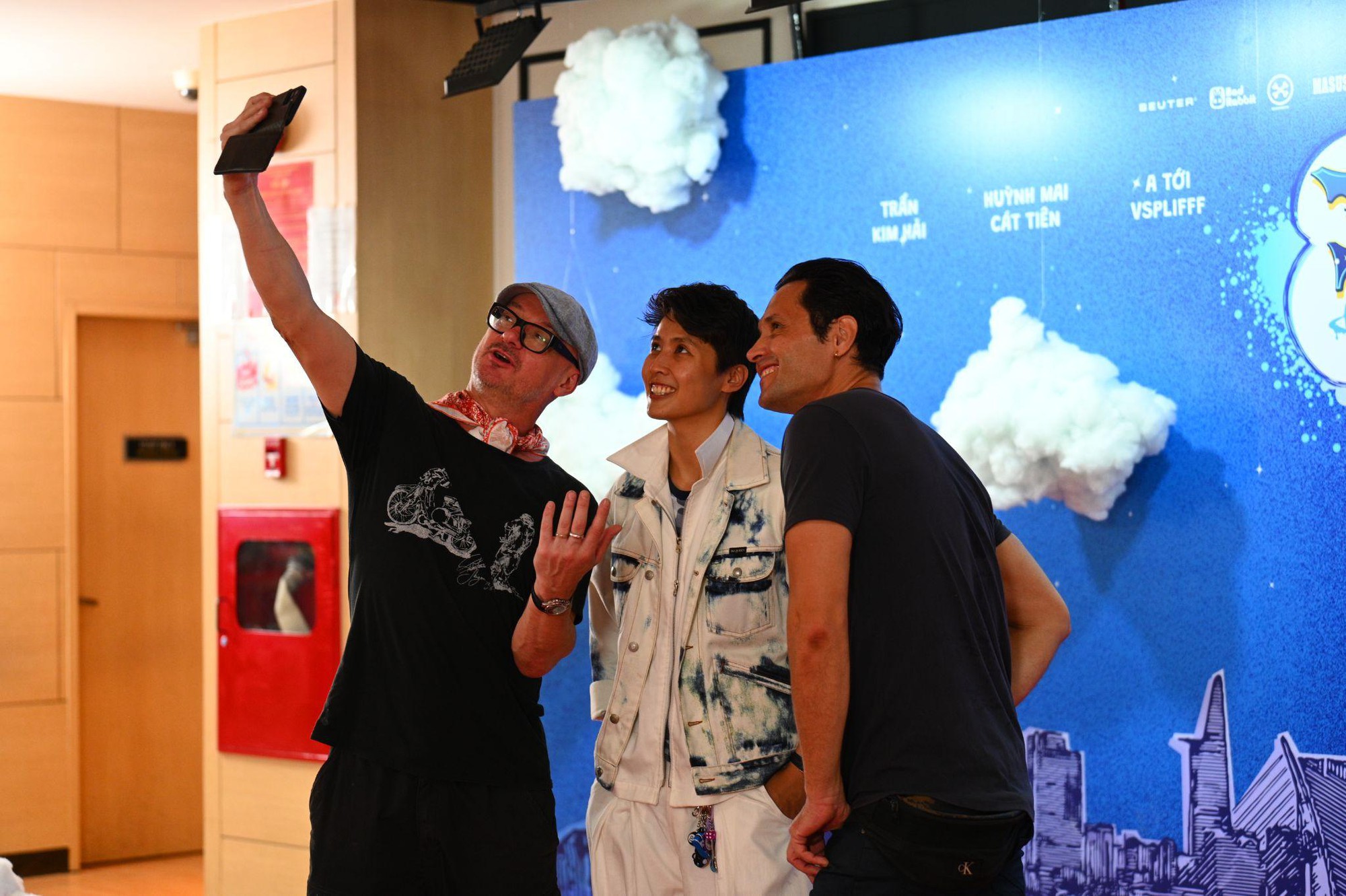 Phim Việt “Đợi Gì, Mơ Đi!” khiến khán giả vì cười nhiều mà khóc cũng không ít - Ảnh 1.