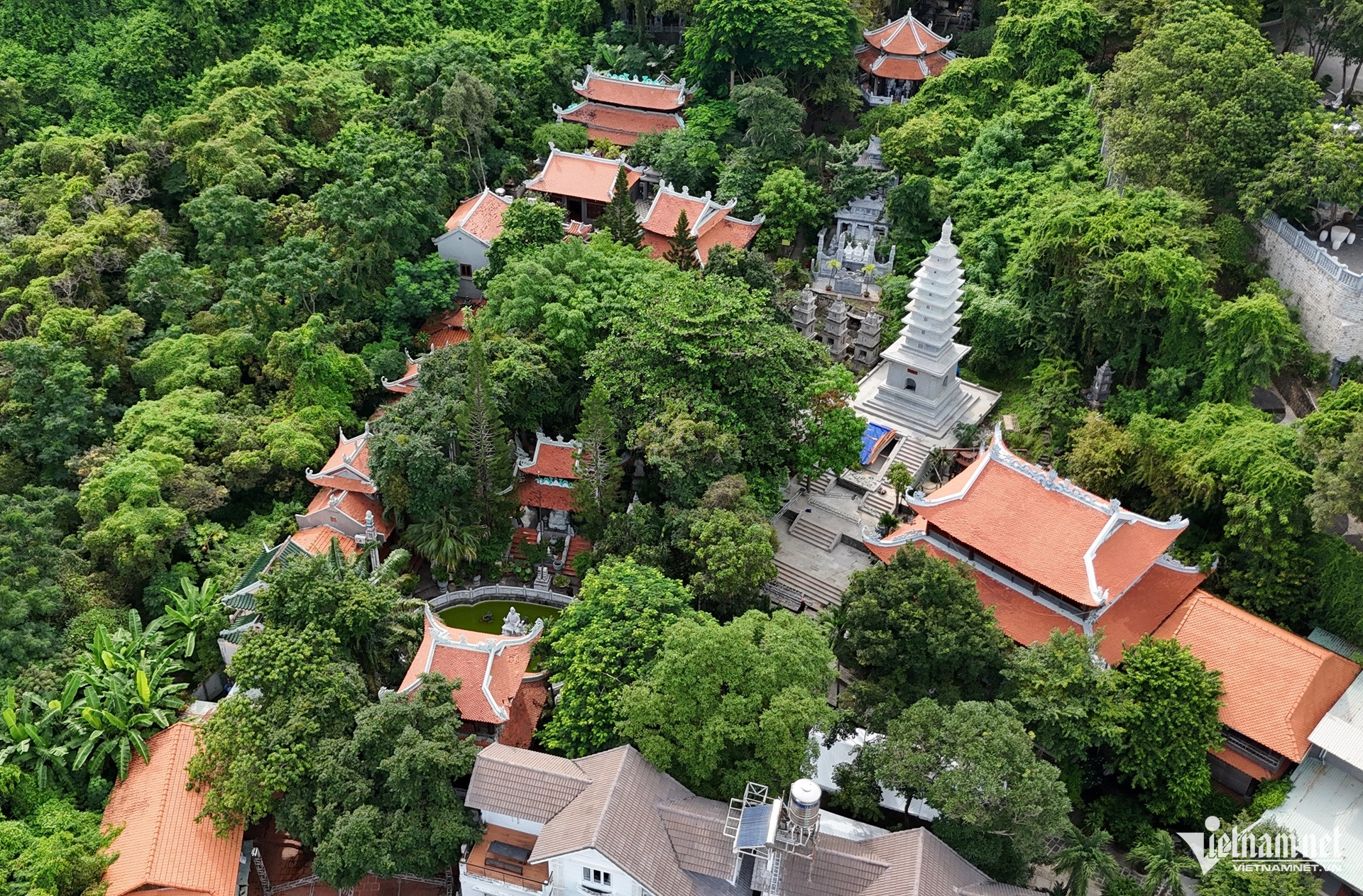 Bên trong chùa Linh Phong nơi kim quan Trưởng lão Hòa Thượng Thích Trí Tịnh nhập tháp - Ảnh 5. Bên trong chùa Linh Phong nơi kim quan Trưởng lão Hòa Thượng Thích Trí Tịnh nhập tháp - Ảnh 5.