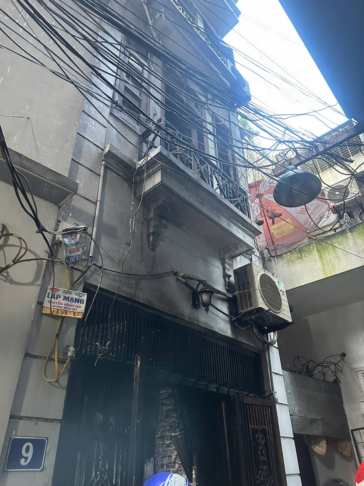 Vụ cháy ở Hà Nội làm 5 người trong gia đình tử vong , nguyên nhân đang được điều tra - Ảnh 1. Vụ cháy ở Hà Nội làm 5 người trong gia đình tử vong , nguyên nhân đang được điều tra - Ảnh 1.