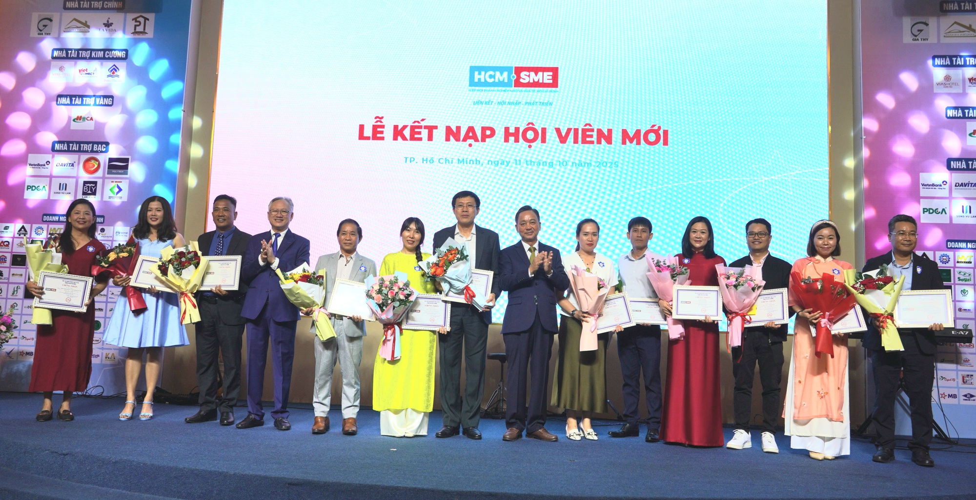 Hiệp hội Doanh nghiệp nhỏ và vừa TP HCM kỷ niệm 21 năm Ngày Doanh nhân Việt Nam - Ảnh 2.