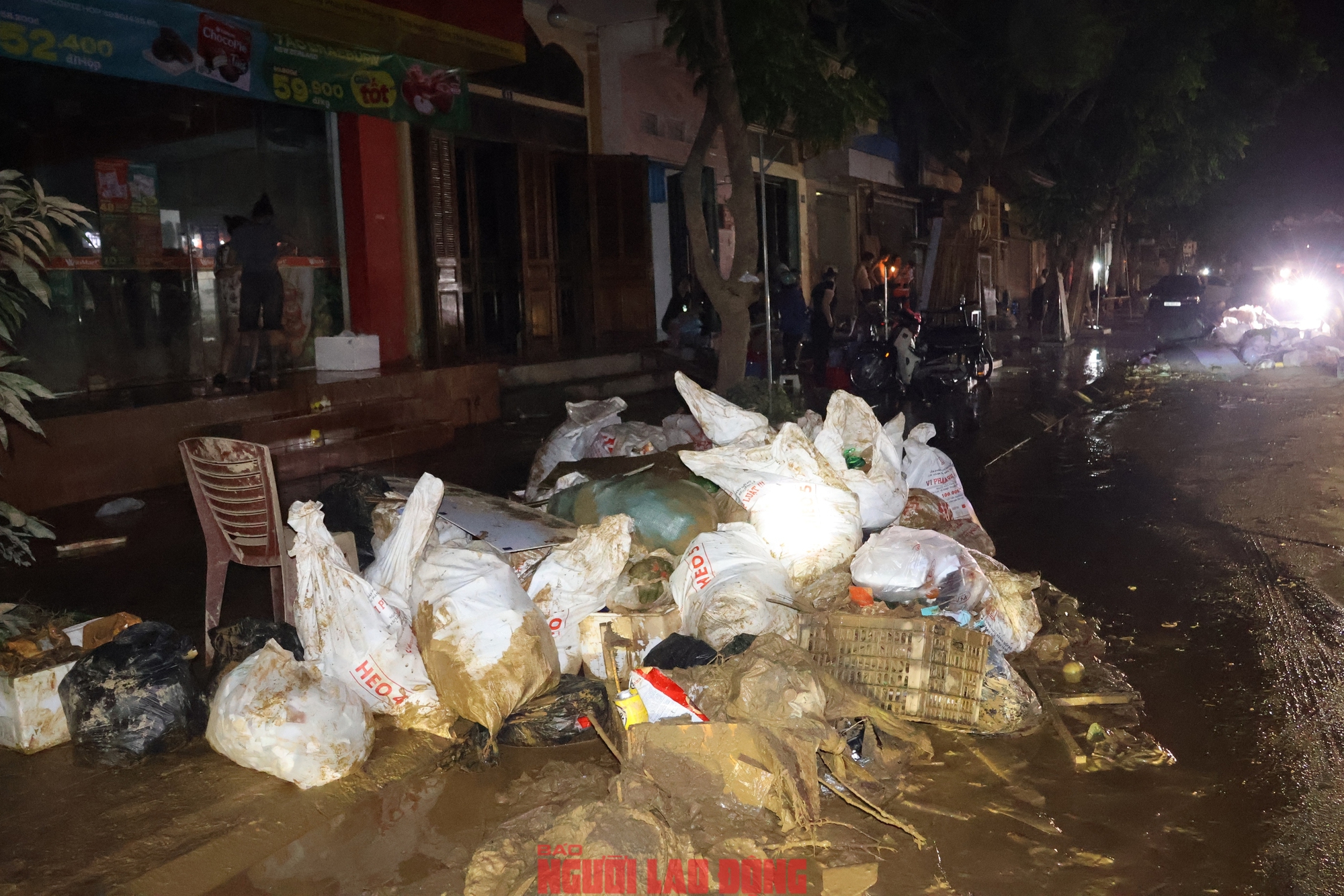 Người dân Thái Nguyên khắc phục hậu quả trận lũ lịch sử chưa từng có - Ảnh 3.